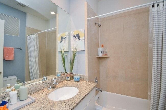 Building Photo - 1116 Columbus St