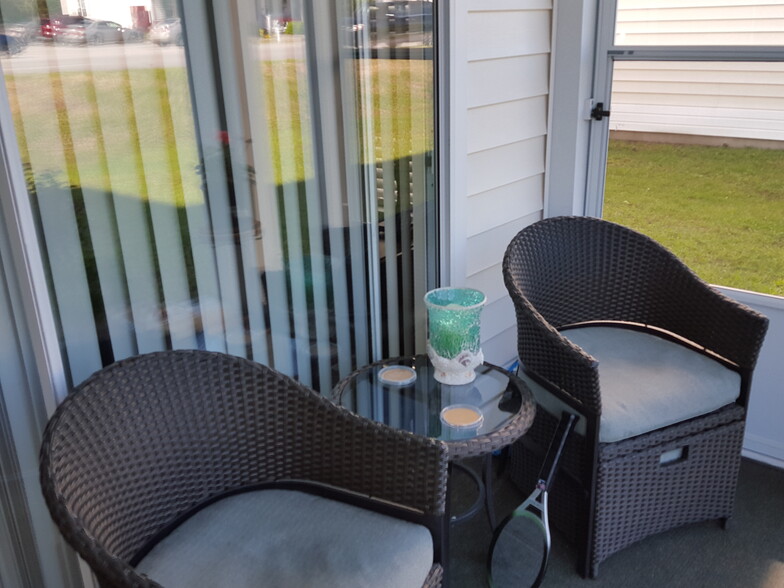 balcony - 448 Red River Ct