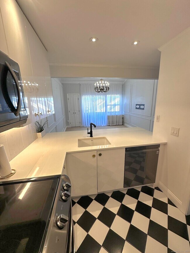 Building Photo - 163 South St