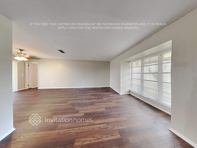 Building Photo - 11901 NW 29th Manor