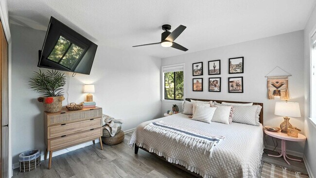 Building Photo - 1240 Canyon Springs Dr