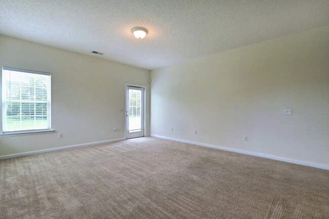 Building Photo - 3 Bedroom 2 Bathroom Live Oak - Richmond Hill