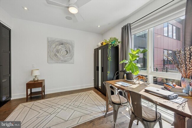 Building Photo - 620 N 3rd St