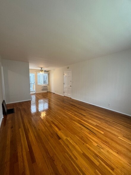 Building Photo - 1792 Grevelia St