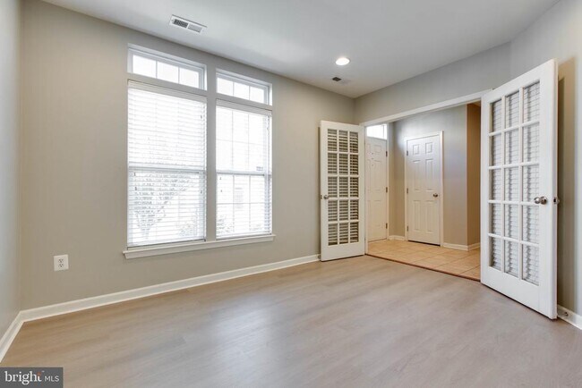 Building Photo - 1739 Theale Way
