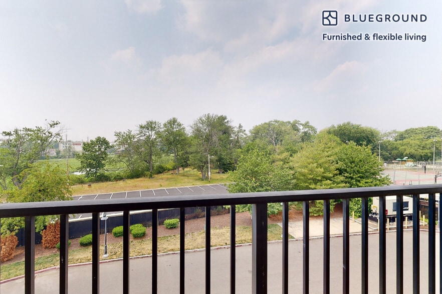 Building Photo - 80 N Central Ave