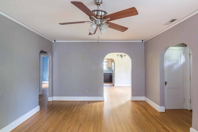 Building Photo - Gorgeous 3 Bedroom 2 Bath in Popular Parki...