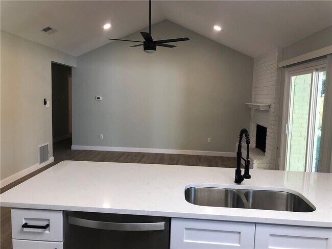 Building Photo - 4800 Pewter Ln