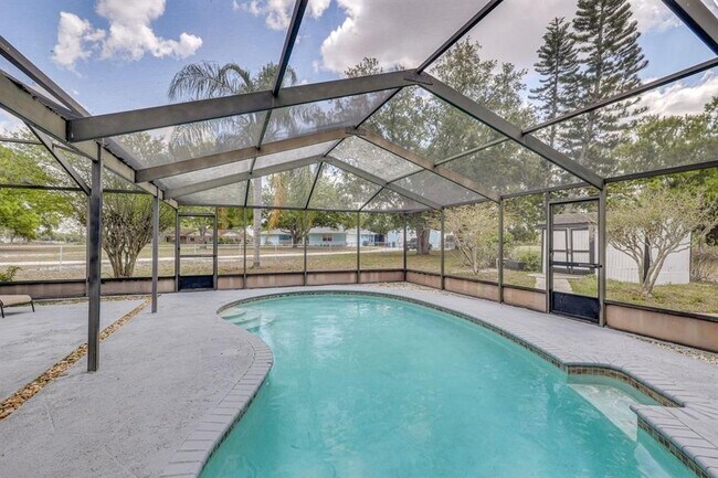 Building Photo - 920 Lakeview Dr