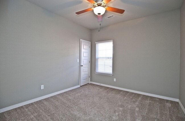 Building Photo - 3805 W Pawnee Rd