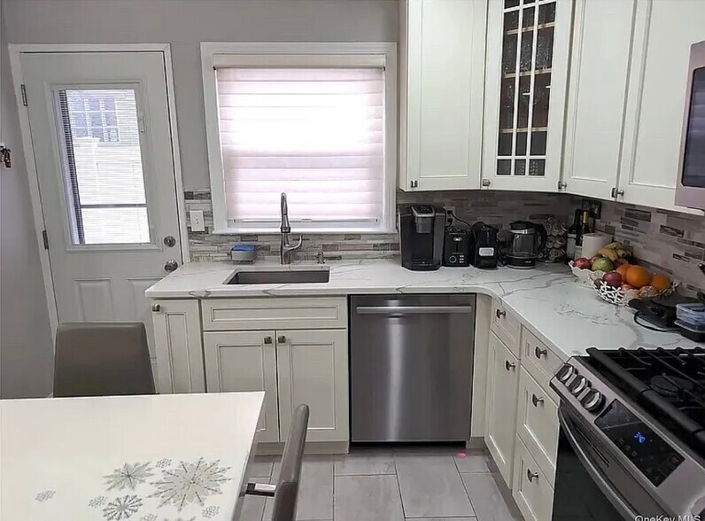 Building Photo - 516 E State St