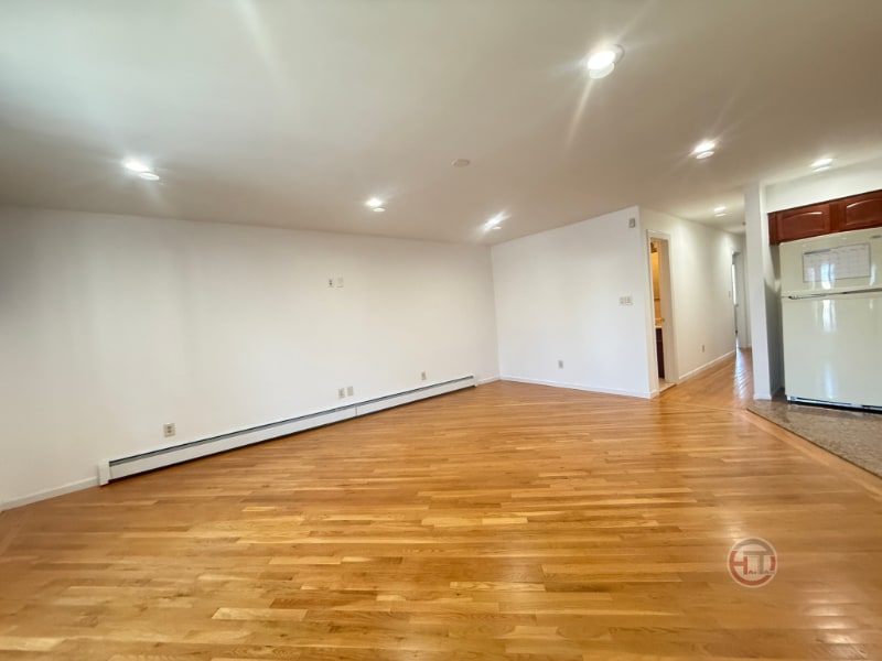 Building Photo - 15-25 Utopia Pkwy