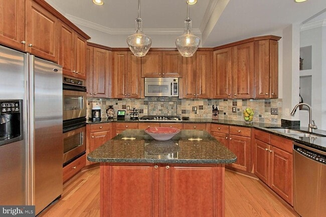 Building Photo - 5238 Bessley Pl