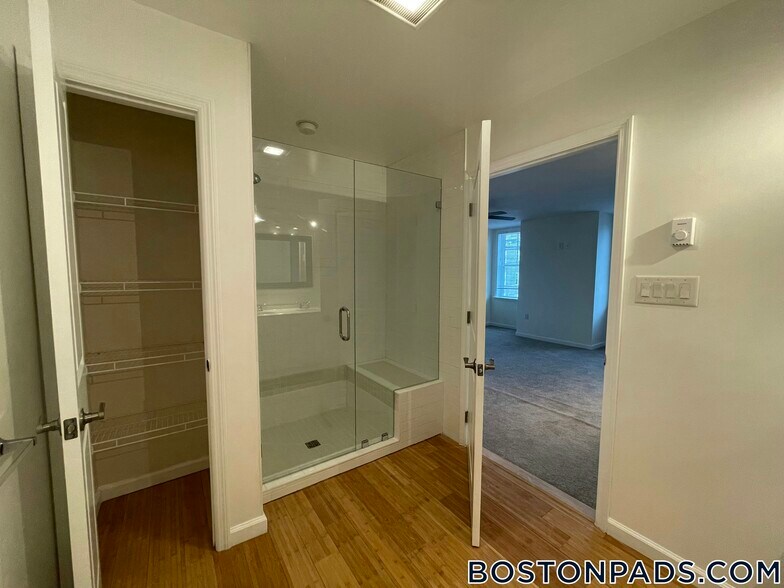 Building Photo - 152 Thornton St