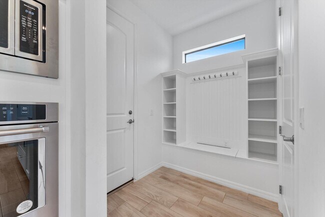 Building Photo - 4757 Roldan Ct