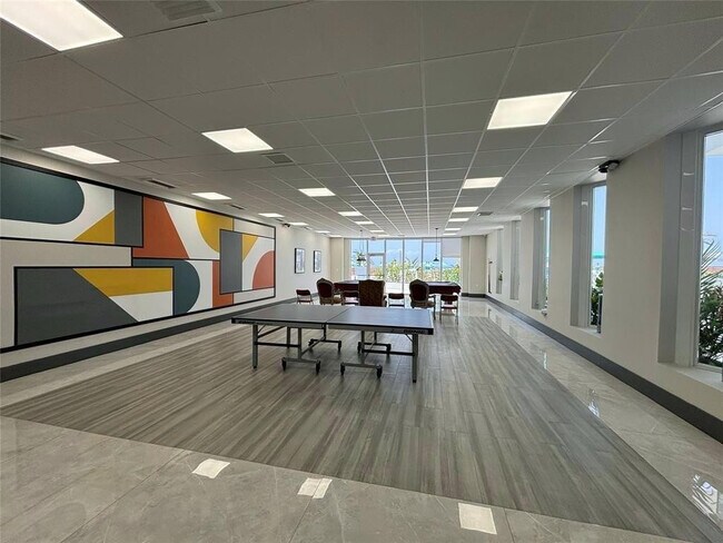 Building Photo - 3140 S Ocean Dr