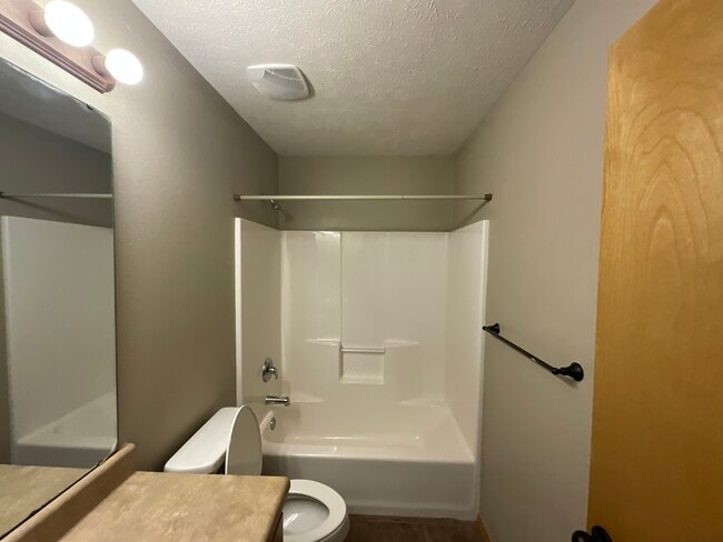 Building Photo - 740 Jefferson Ct