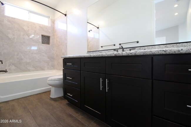 Building Photo - 1024 E Curry Rd