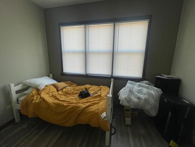 Building Photo - 215 N 2nd Ave