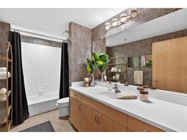 Building Photo - 111 N 4th Ave