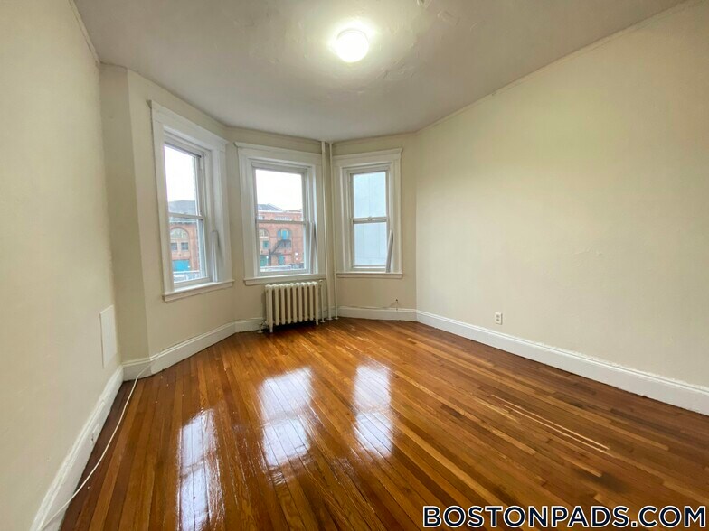 Building Photo - 1167 Boylston St