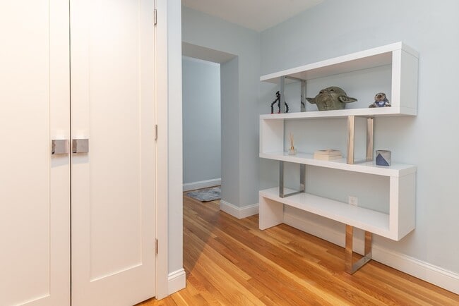 Building Photo - 108 Gainsborough St