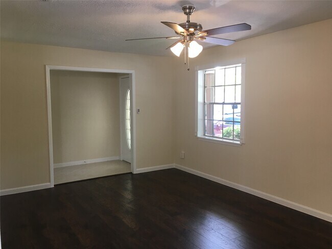 Building Photo - 5115 Tashkent Dr