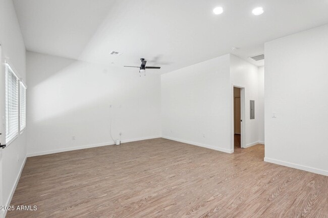 Building Photo - 3031 W Northern Ave