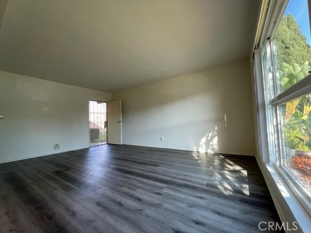 Building Photo - 1811 W Sallie Ln