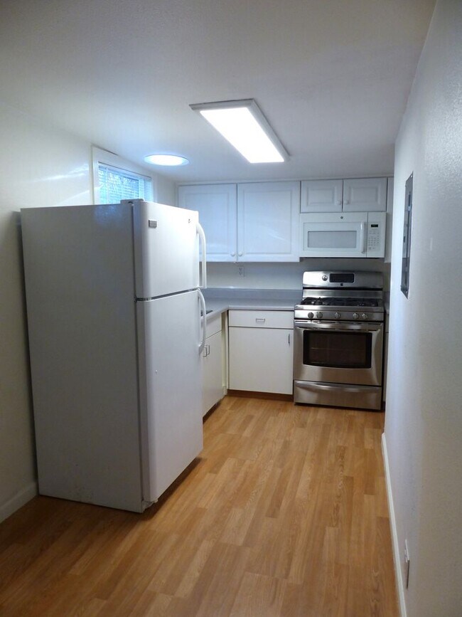 Building Photo - MON301