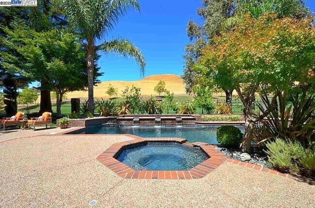 Building Photo - 5045 Blackhawk Dr