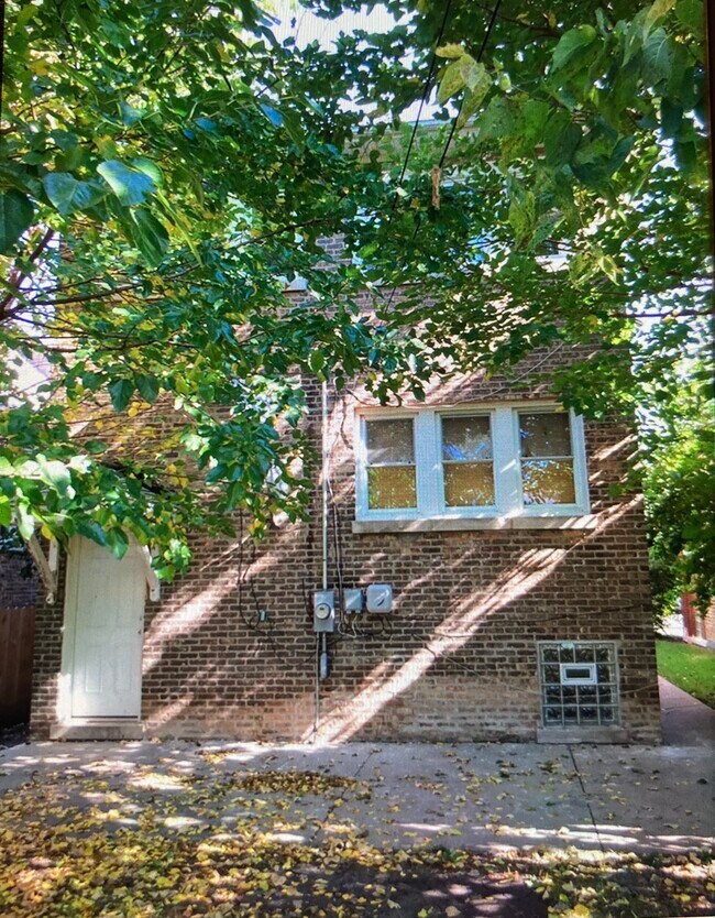 Building Photo - 1620 East Ave