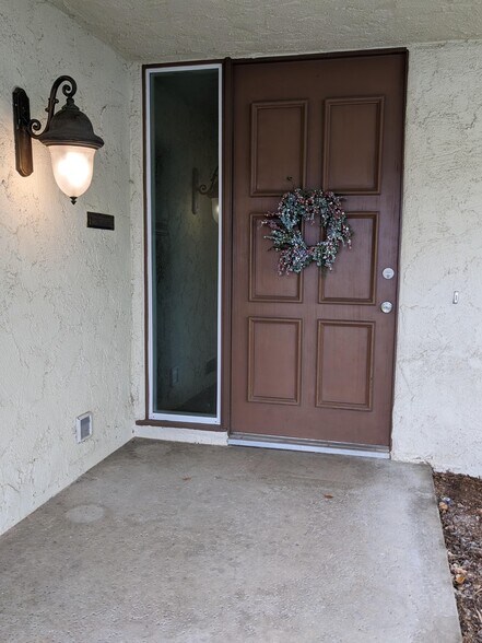 Building Photo - 972 Woodlawn Dr