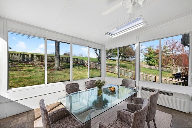 Building Photo - 1261 Mautenne Dr