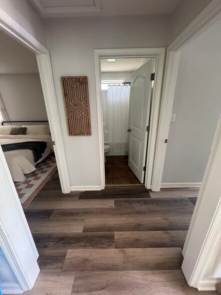 Building Photo - 4647 Ferncliff Dr