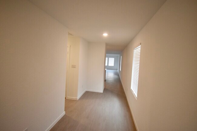 Building Photo - 1526 Pile Trl