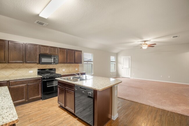 Building Photo - Comfortable 3BR / 2BA Home with Island Kitchen & Private Backyard