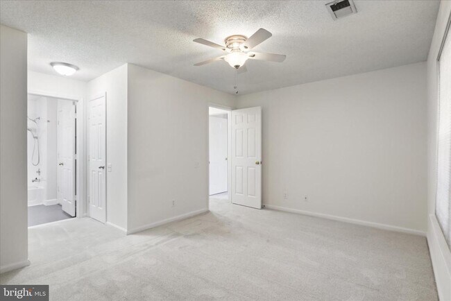 Building Photo - 12018 Golf Ridge Ct