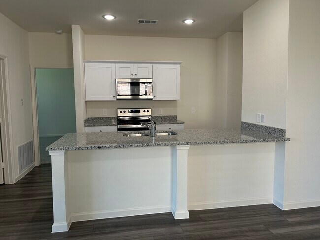 Building Photo - 778 Yorkshire Dr