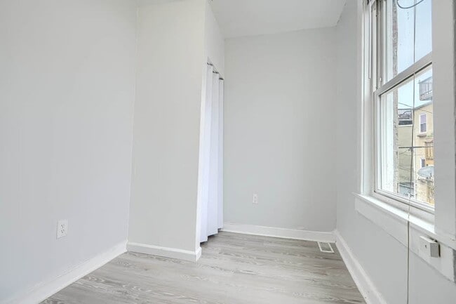 Building Photo - 151X E Hoffman St