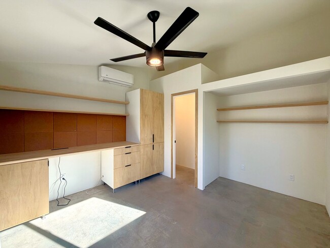 Building Photo - AVAILABLE NOW!! 2 Bedroom 1 Bathroom House in Cathedral City!