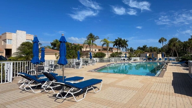 Building Photo - Luxury Furnished Longboat Key Retreat with Private Beach Club Access & Golf Course Views Remodele...