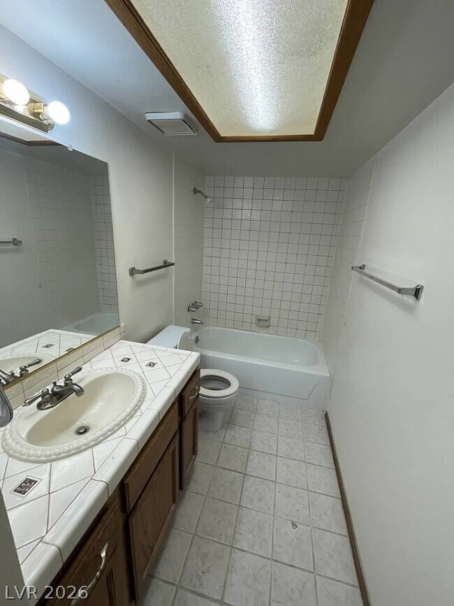 Building Photo - 600 Woodmount Dr
