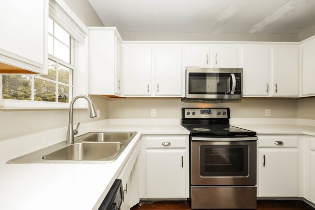 Building Photo - 636 Zellwood Dr