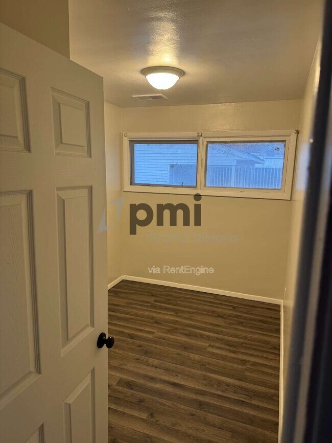 Building Photo - 309 E Garfield Ave