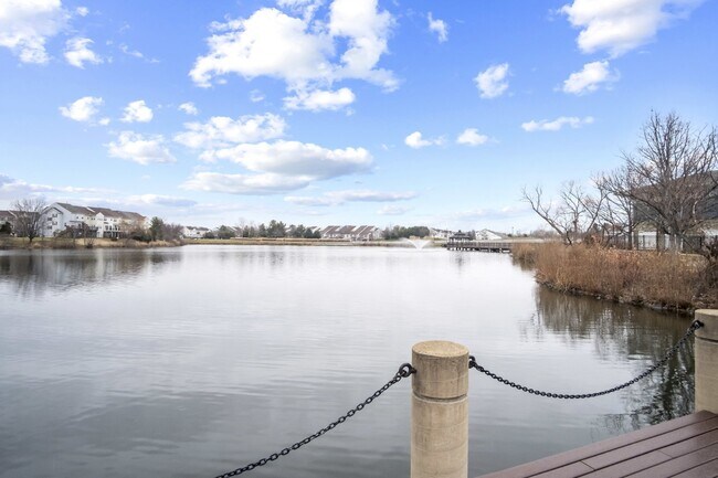 Building Photo - Comfortable, convenient, and well located Ashburn condo.