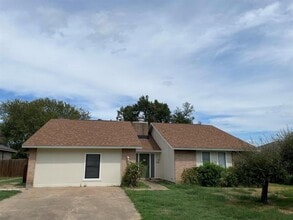 Building Photo - 710 Andover Dr