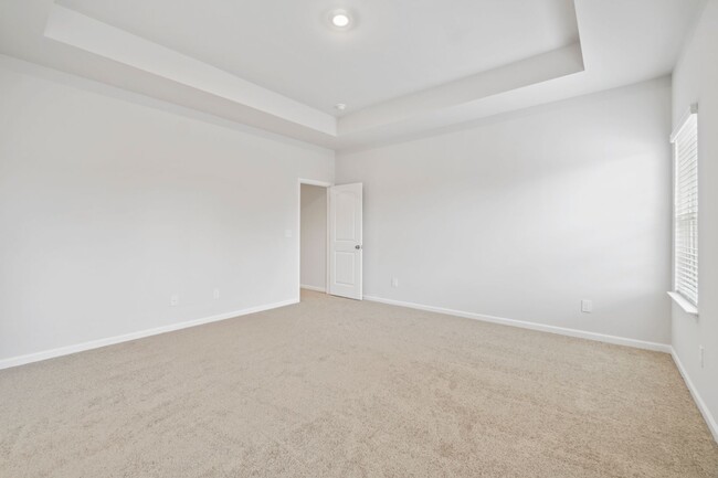 Building Photo - Like Brand New Luxury Townhome in Matthews!