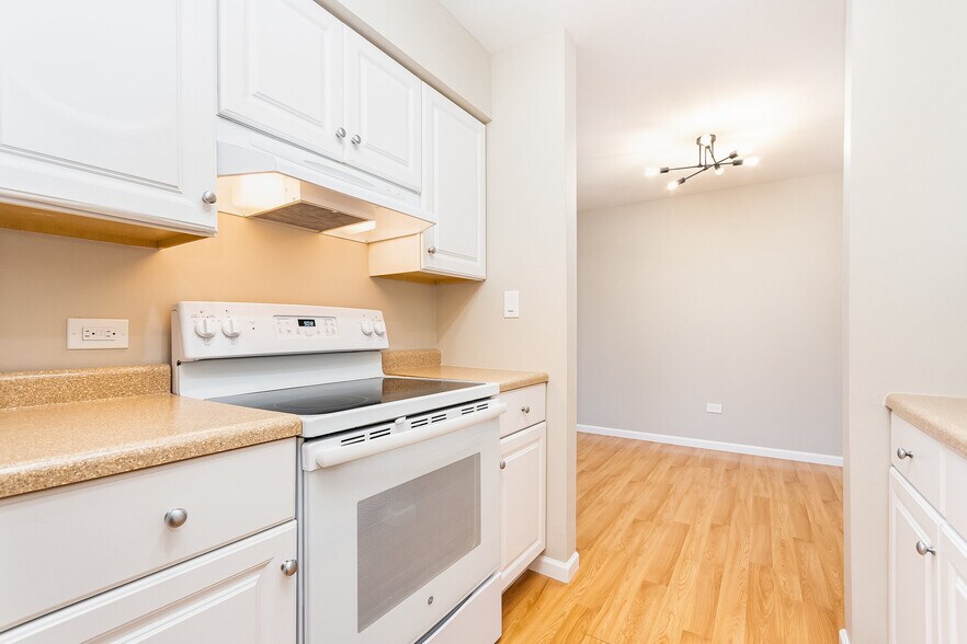Building Photo - 6165 Knoll Wood Rd