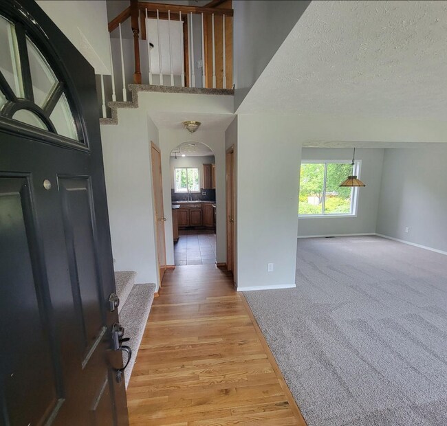 Entry way - 4311 E 41st Ave
